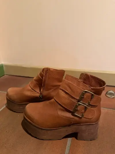 Botines de cuero marrón con plataforma y hebillas - miniatura 1