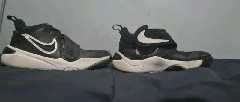 Zapatillas deportivas negras Nike con logo blanco - 1