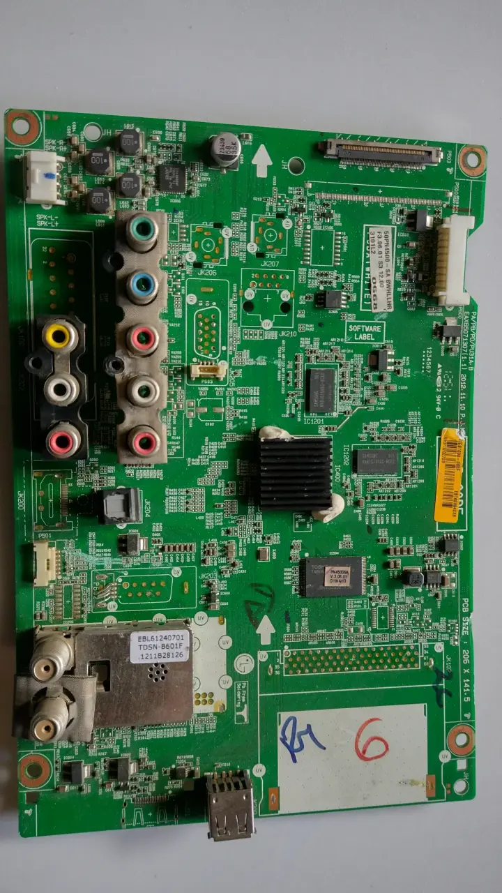 Placa base de TV con conectores RCA