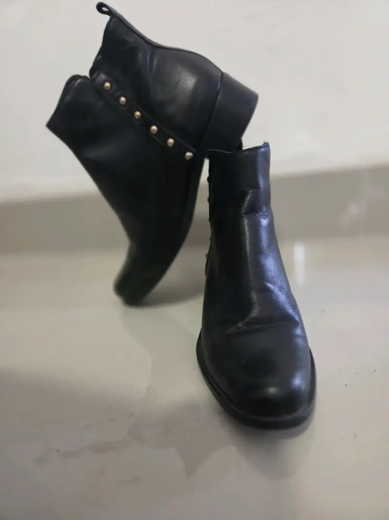 Botines de cuero gacel negro con tachas - 3