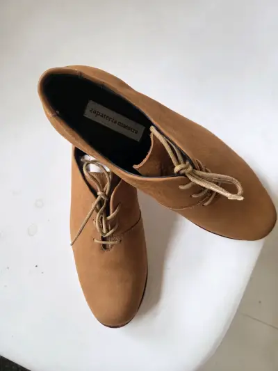 Zapateria maestra, cuero. - miniatura 2