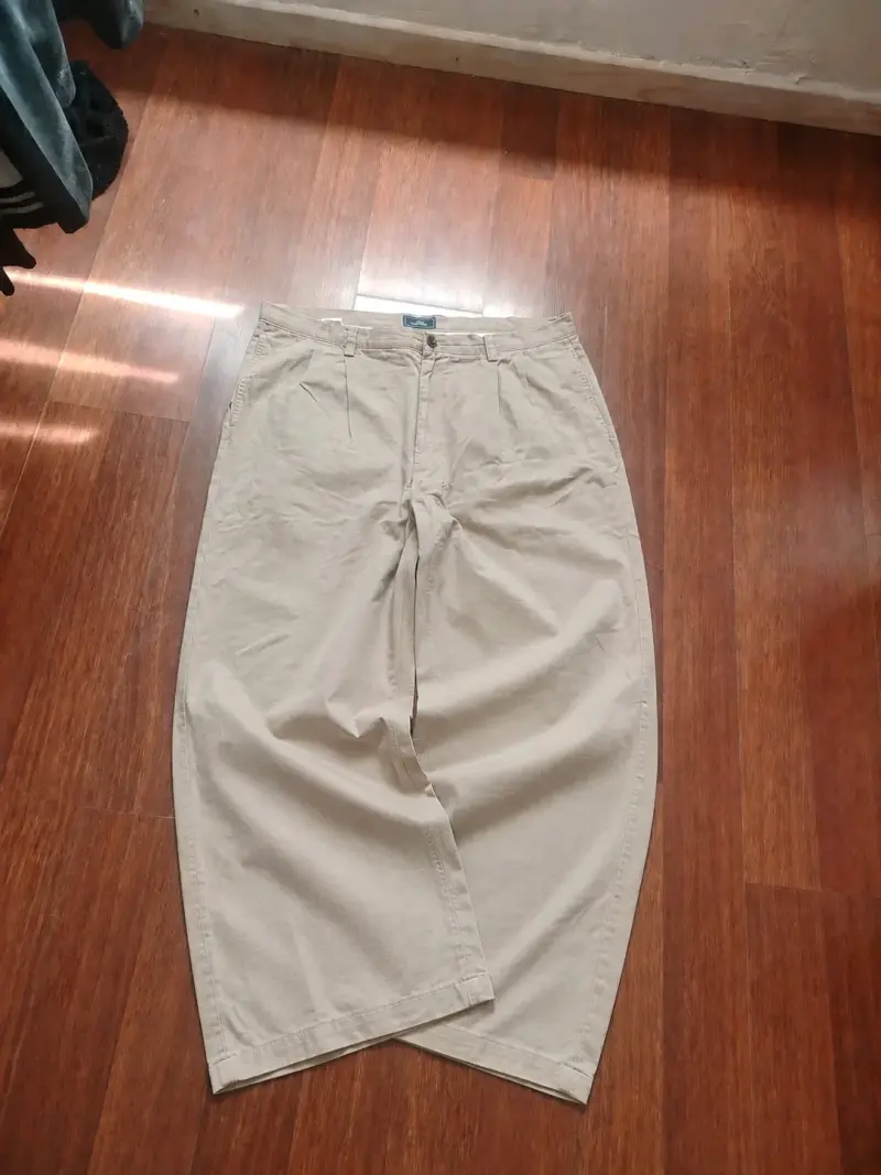 Pantalones beige Dockers para hombre - 1