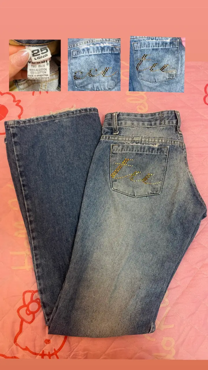 Jeans celeste con diseño de strass talla 25