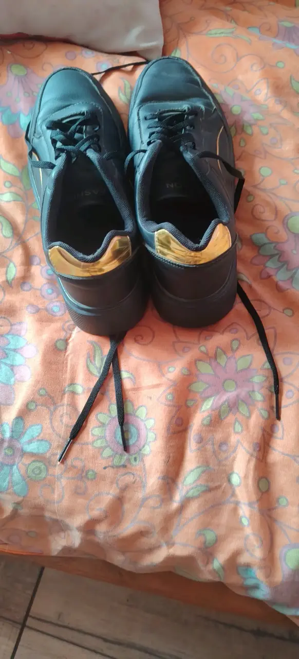 Zapatillas negras talla 42 en buen estado - 3