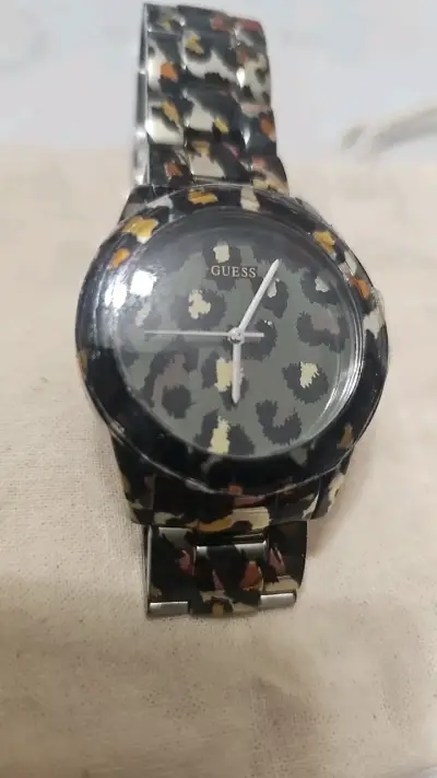 Reloj Guess estampado animal print - miniatura 1