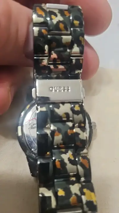 Reloj Guess estampado animal print - miniatura 2
