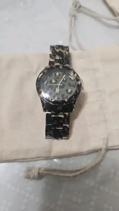 Reloj Guess estampado animal print - miniatura 4