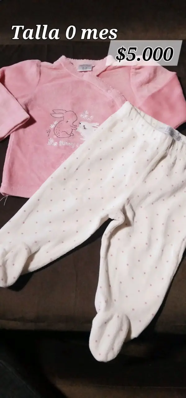 Conjunto de bebé talla 0 mes rosado y blanco
