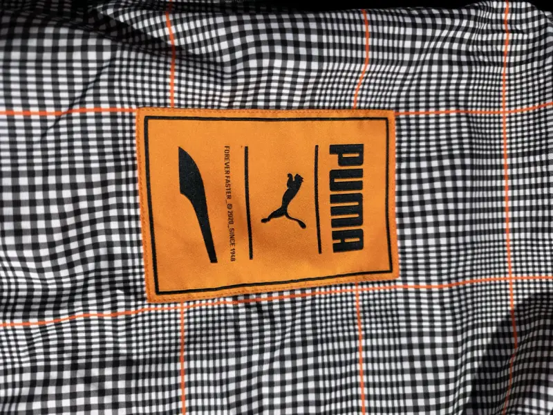 Chaqueta a cuadros Puma con diseño moderno - 3
