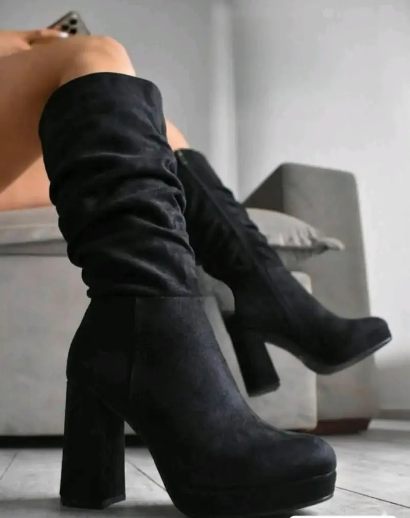 Botas negras de tacón alto para mujer