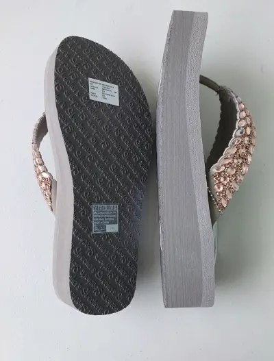 Sandalias Skechers Yoga Foam doradas - miniatura 2
