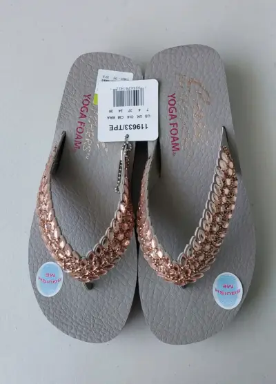Sandalias Skechers Yoga Foam doradas - miniatura 3