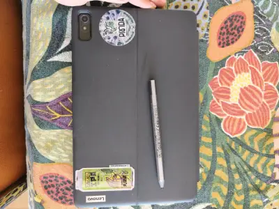 Tablet Lenovo con teclado y lápiz táctil - miniatura 2