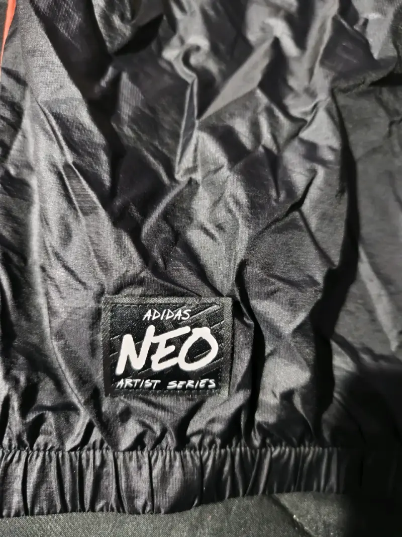 Chaqueta deportiva Adidas Neo negra y amarilla - 2