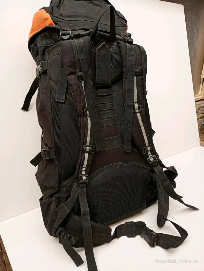Mochila de senderismo Srhinix 80L negra y naranja - 2