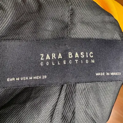 Blazer Zara Basic mostaza talla M - miniatura 4