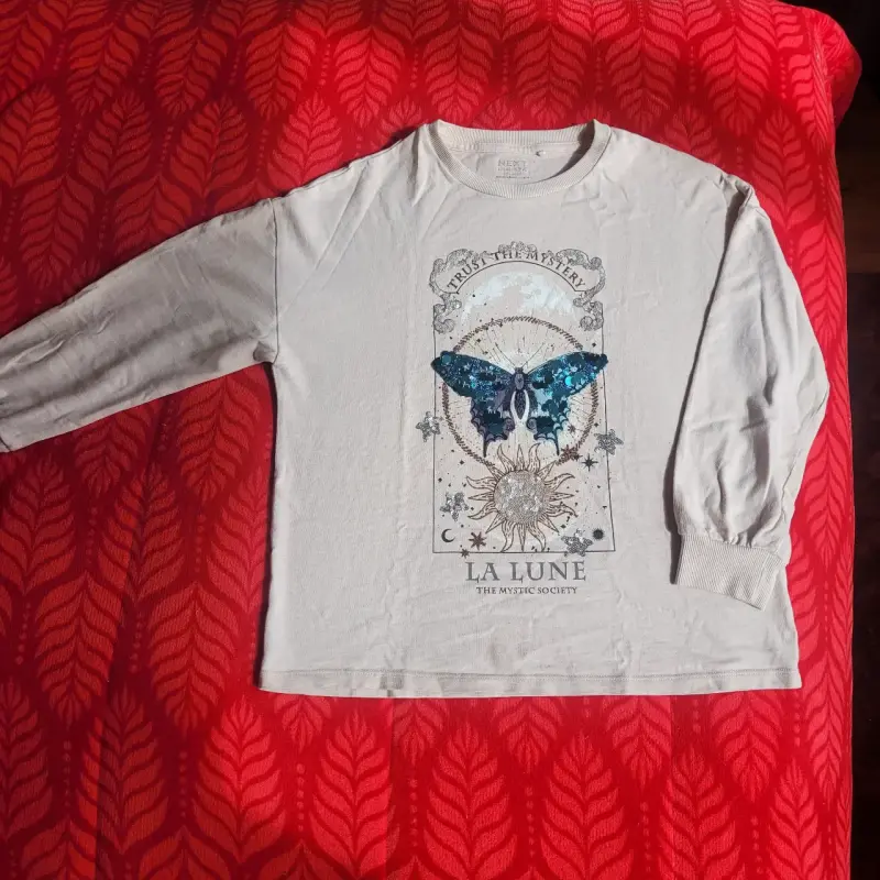 Polera manga larga con diseño de mariposa - 2