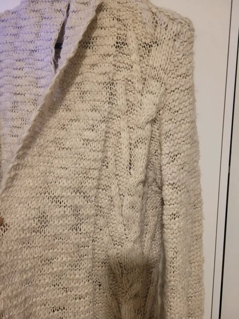 Cardigan de punto beige Bershka para mujer - 2