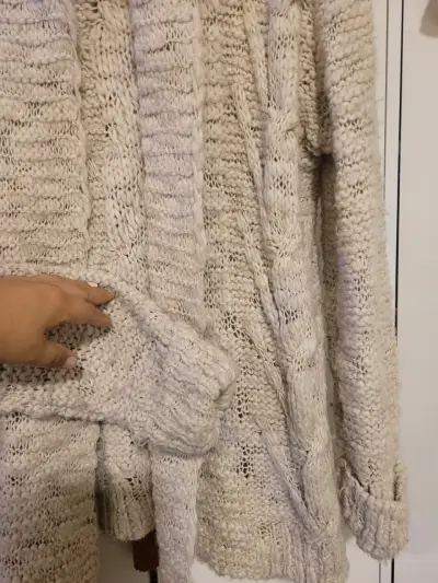 Cardigan de punto beige Bershka para mujer - miniatura 4