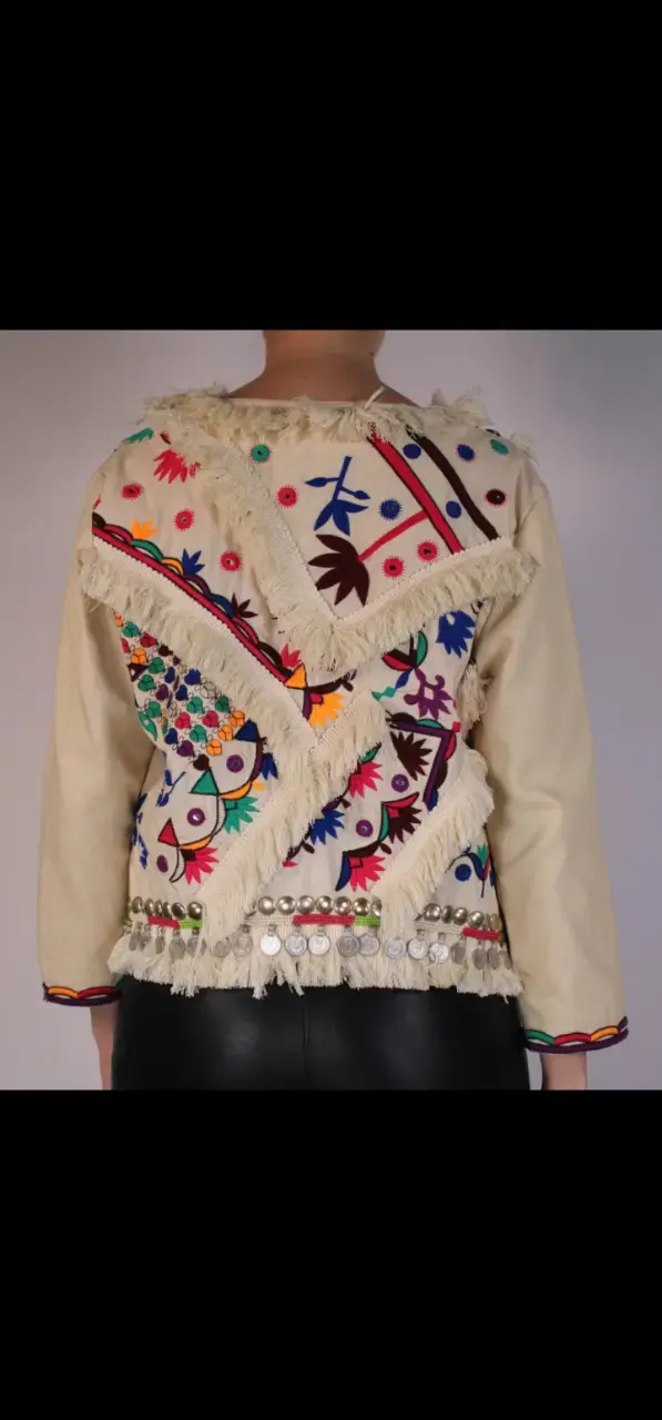 Chaqueta bohemia Rapsodia con bordados y monedas - 2