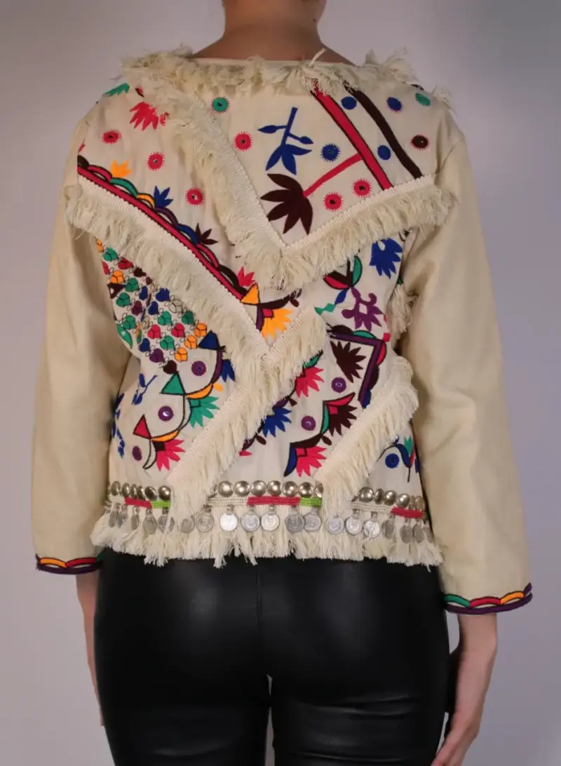 Chaqueta bohemia Rapsodia con bordados y monedas - 3
