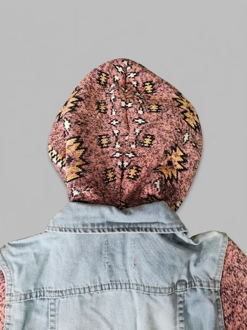 Chaqueta de mezclilla con capucha y mangas tejidas - 3