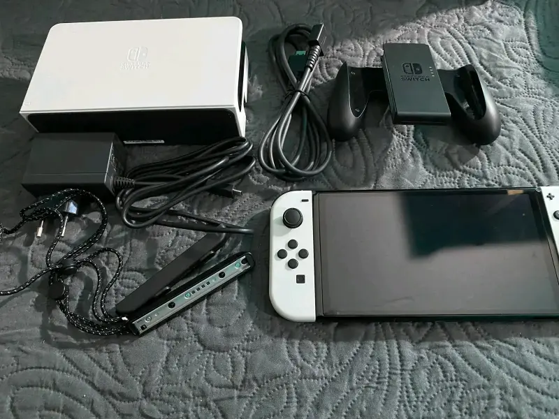 Consola Nintendo Switch con Joy-Con y cargador - 5