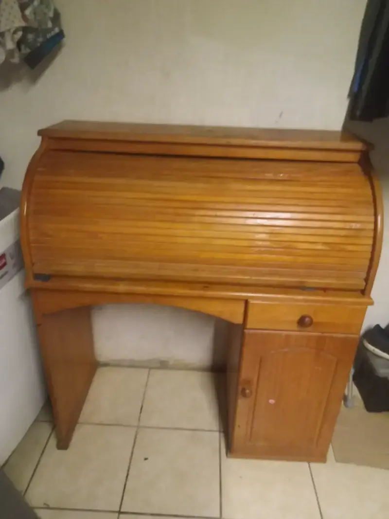 Escritorio de madera con persiana y cajonera - 5