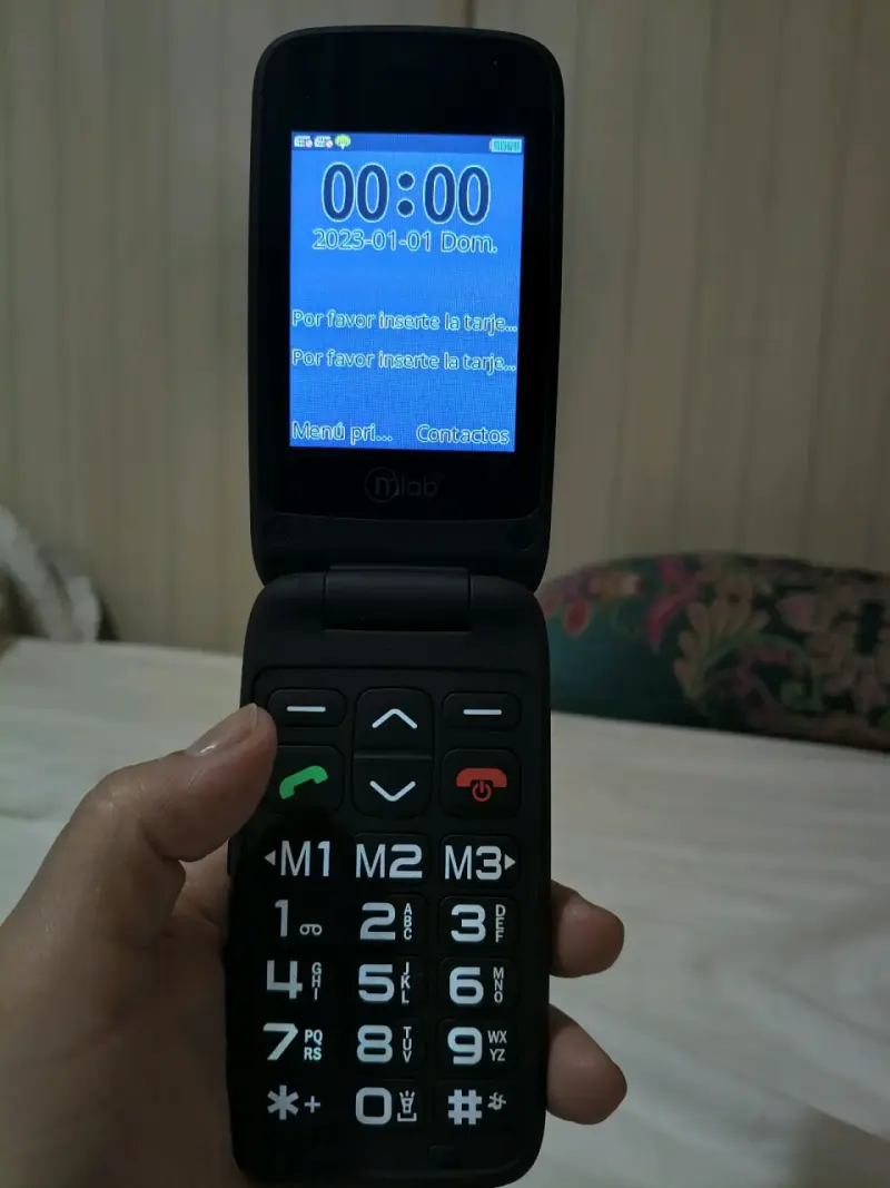 Celular plegable Mlab con botón SOS y doble SIM - 1