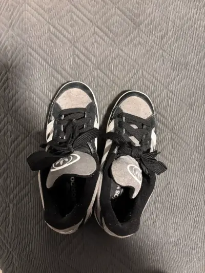 Zapatillas deportivas Adidas negras y blancas - miniatura 3