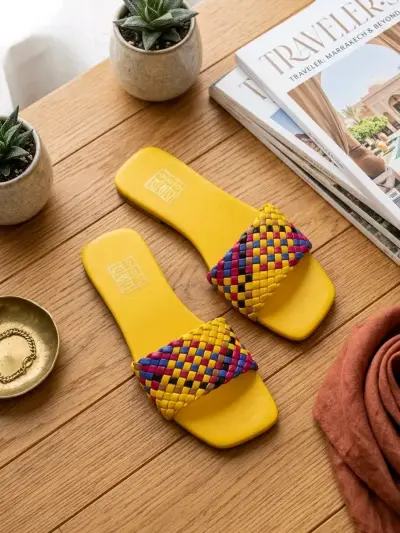 Sandalias planas de colores vibrantes - miniatura 1