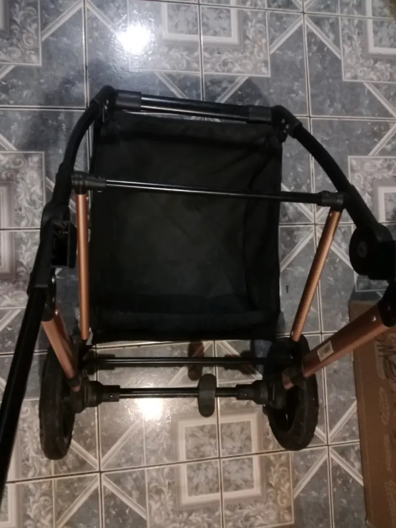 Coche de bebé plegable negro con manillar ajustable - 3