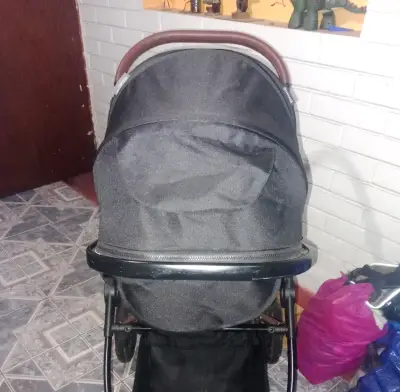 Coche de bebé plegable negro con manillar ajustable - miniatura 5