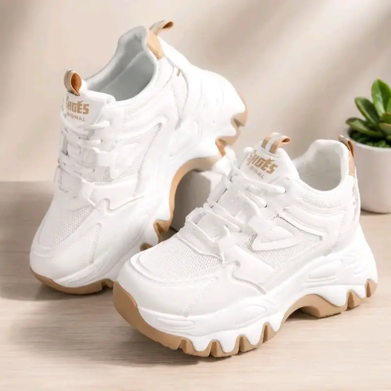 Zapatillas Chunky Blancas con Detalle Dorado - 2