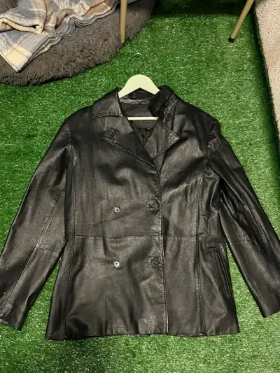 Chaqueta de cuero negra para mujer - miniatura 1