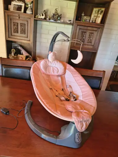 Silla Mecedora Bebesit Rosa con Juguetes Colgantes - miniatura 1