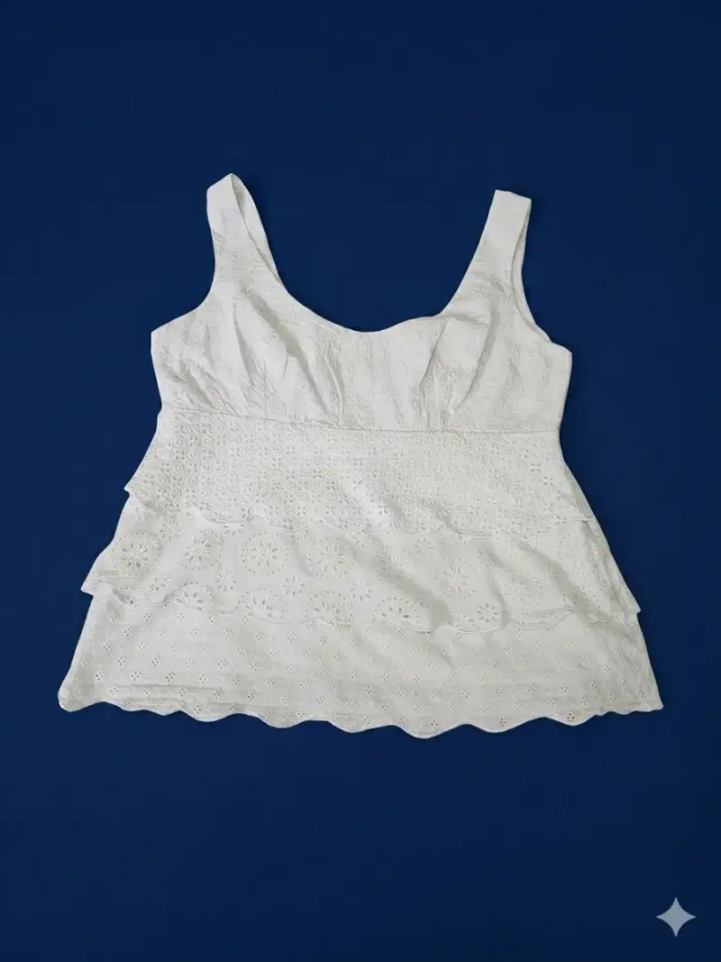 Blusa blanca de encaje con volantes - 3
