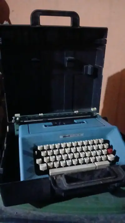 Máquina de Escribir Olivetti Studio 46 Azul - miniatura 1