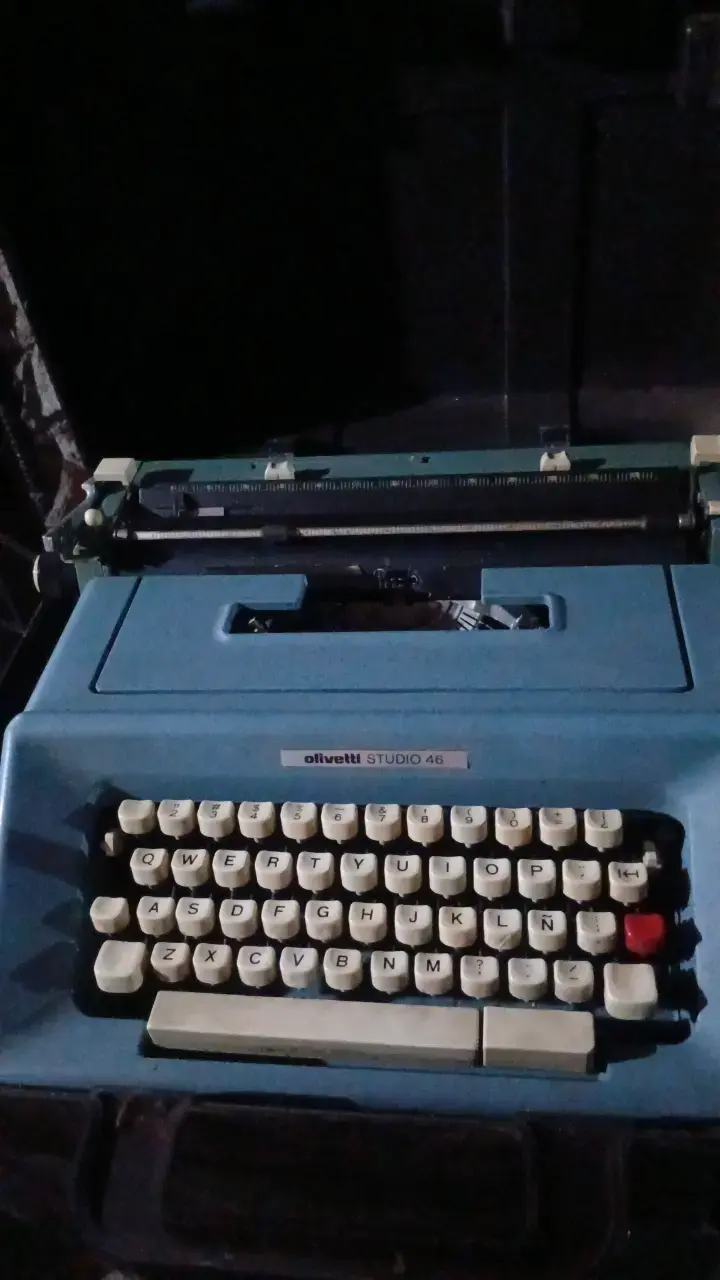 Máquina de Escribir Olivetti Studio 46 Azul - 2