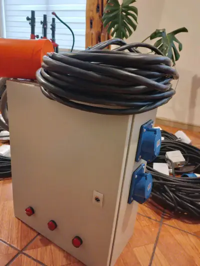 Tablero eléctrico con enchufes industriales 40 amp - miniatura 1