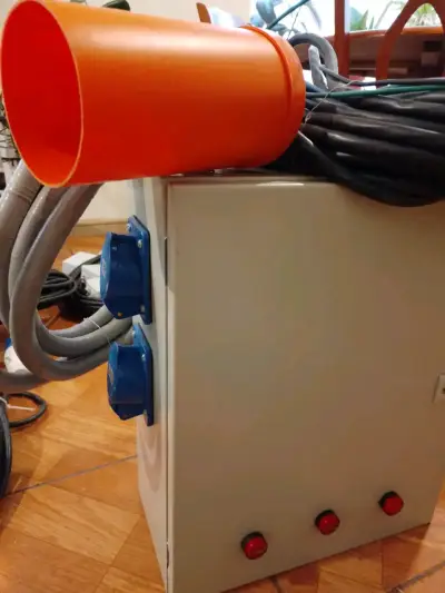 Tablero eléctrico con enchufes industriales 40 amp - miniatura 2