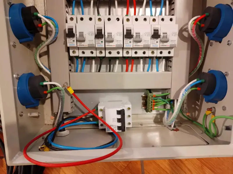 Tablero eléctrico con enchufes industriales 40 amp - 3