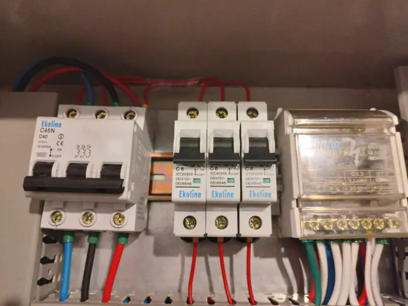 Tablero eléctrico con enchufes industriales 40 amp - 4