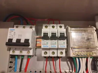 Tablero eléctrico con enchufes industriales 40 amp - miniatura 4
