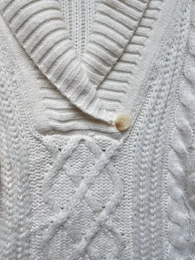 Suéter de lana beige con cuello chal St. John's Bay - miniatura 4