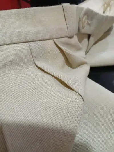 Traje beige con corbata a juego - miniatura 5