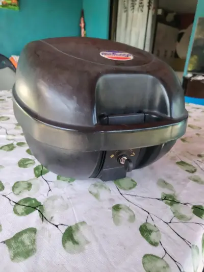 Baúl trasero para moto Givi Monolock - miniatura 1