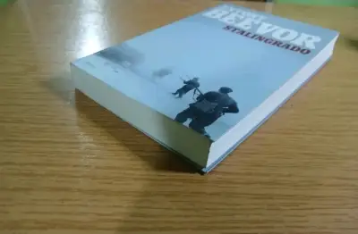 Libro Stalingrado de Antony Beevor en buen estado - miniatura 1