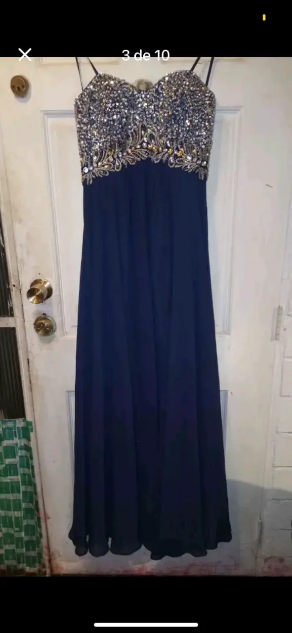 Vestido negro con detalles brillantes - 3