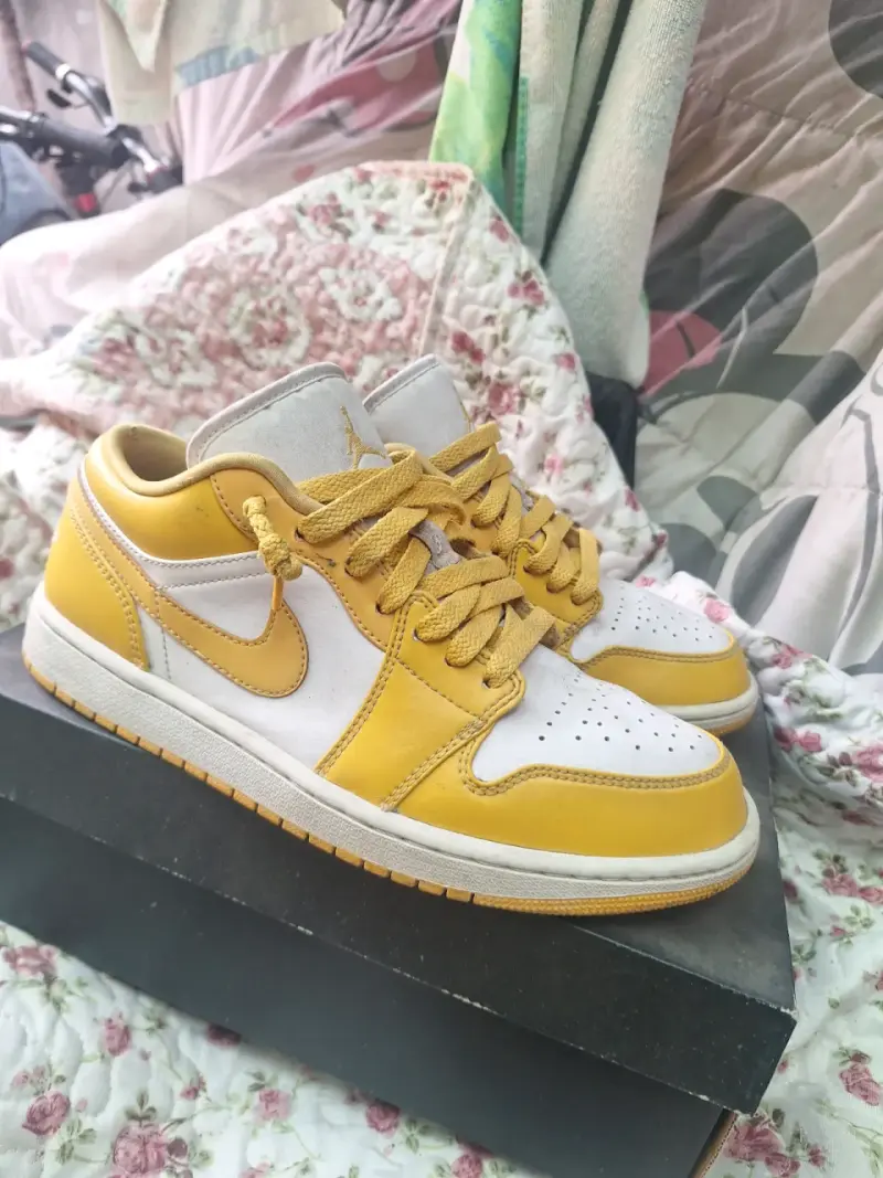 Zapatillas deportivas amarillas y blancas Jordan - 2